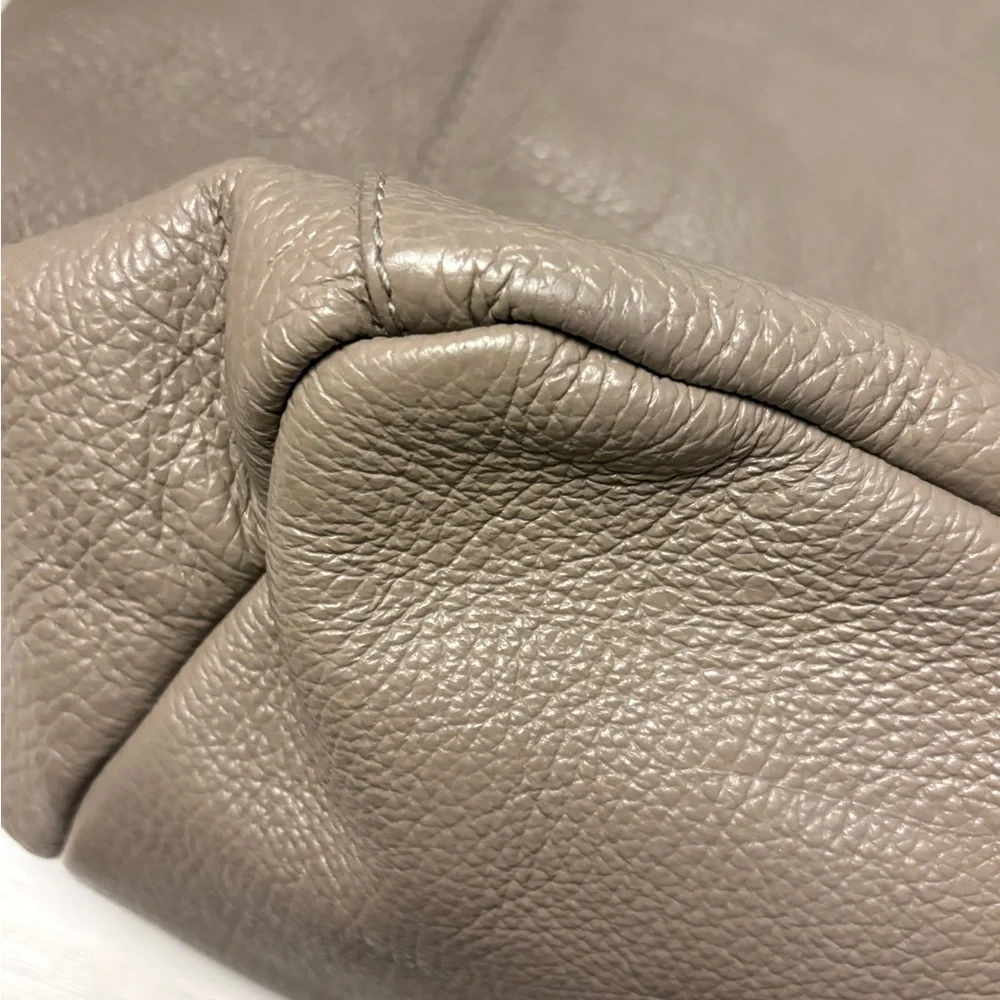 American Eagle Outfitters Taupe Pebbled Leather Shoulder Tote Genuine Leather - Picture 4 of 6